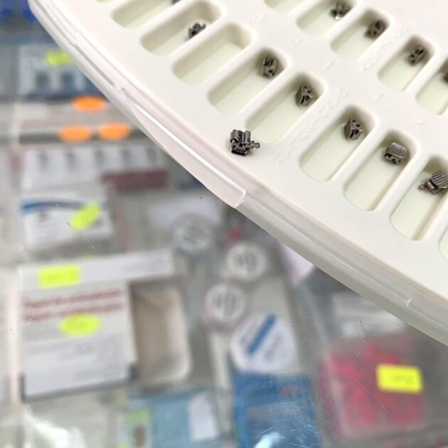 BRACKETS AUTO AZDENT