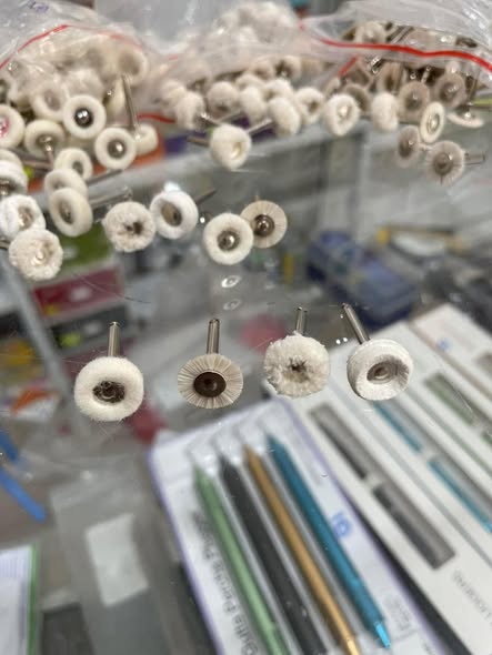 BROSSETTE DE POLISSAGE C ANGLE